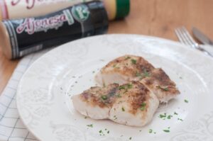 Pescado al horno con ajonesa