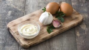 ¿Cómo se hace el alioli casero? Receta