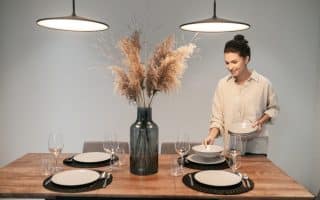 como se ponen los cubiertos en la mesa