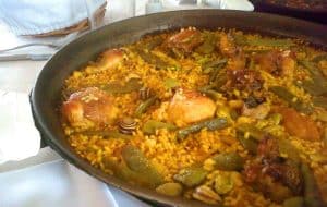 Trucos para que el arroz quede suelto en la paella